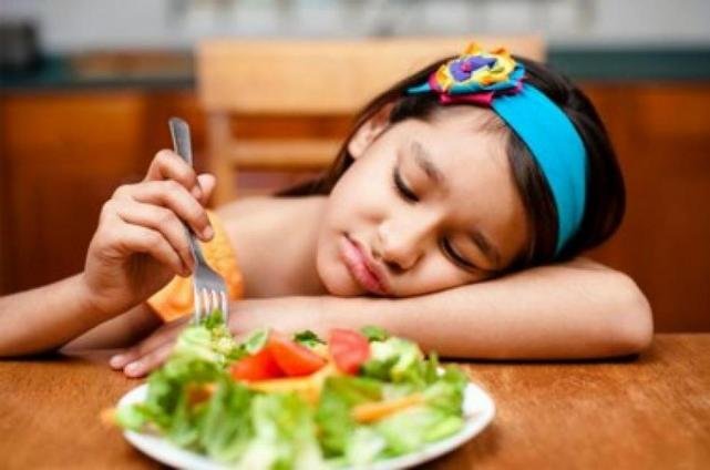 Inapetencia en los niños. Lo que deben y no deben hacer los padres a la hora de comer.